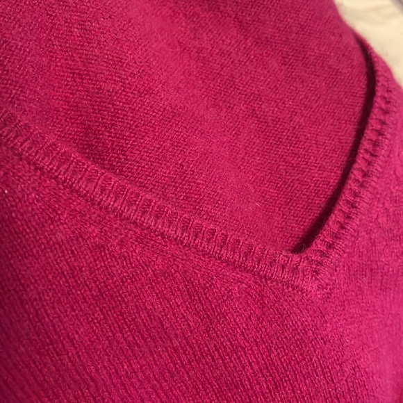 Pure cashmere v-neck sweater - Picture 2 of 2